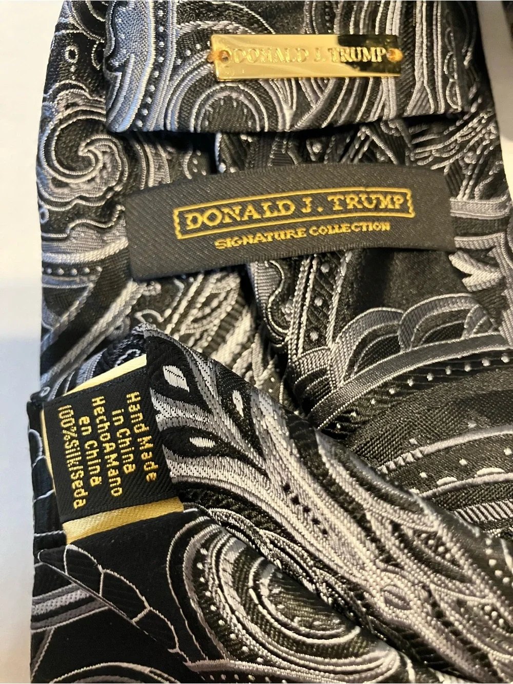 Men's Black Paisley Silk Tie - Elegant Silver Pattern